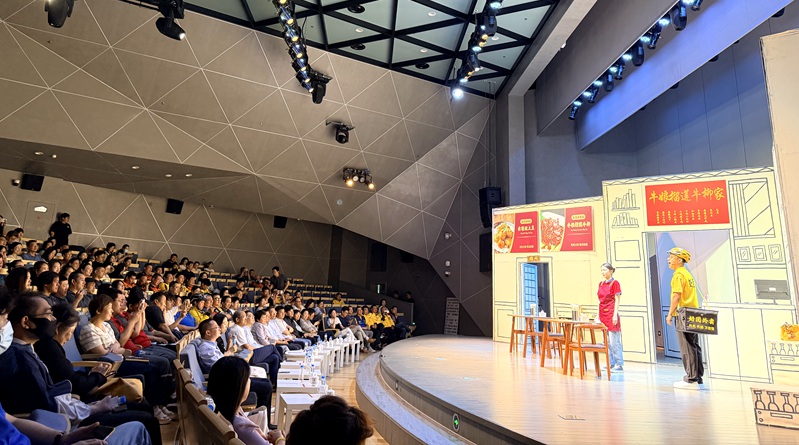 致敬平凡奋斗者 新就业群体主题原创话剧在北大上演