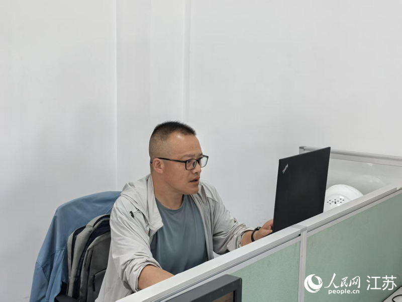 戴鹏程在工作中 。人民网 崔小倩摄