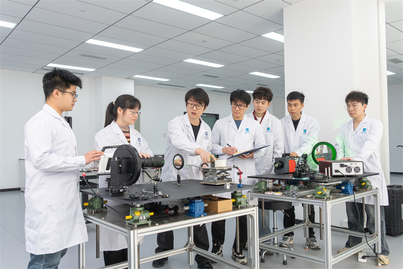 精细爆破全国重点实验室开展跨学科创新研究。江汉大学供图