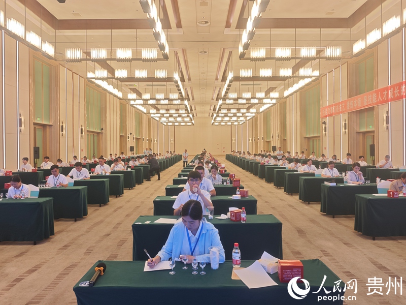 白酒品评项目比赛现场。人民网 黄小桃摄