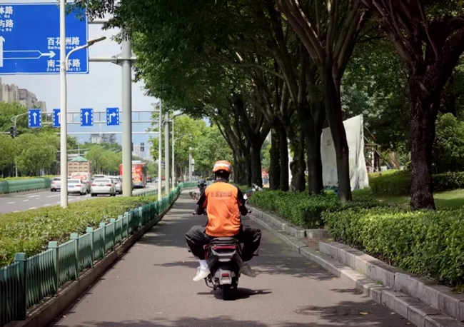 “等灯加时”功能让骑手配送更从容。图片来源：福州交警